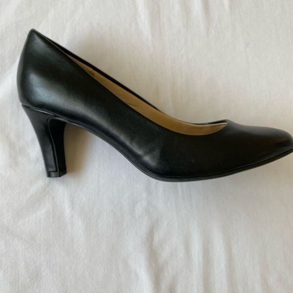 Kelly and Katie black heels - Picture 2 of 5